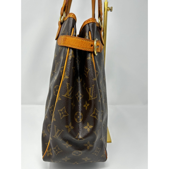 Louis Vuitton
LV Monogram Batignolles Vertical Shoulder Bag - Picture 5 of 16